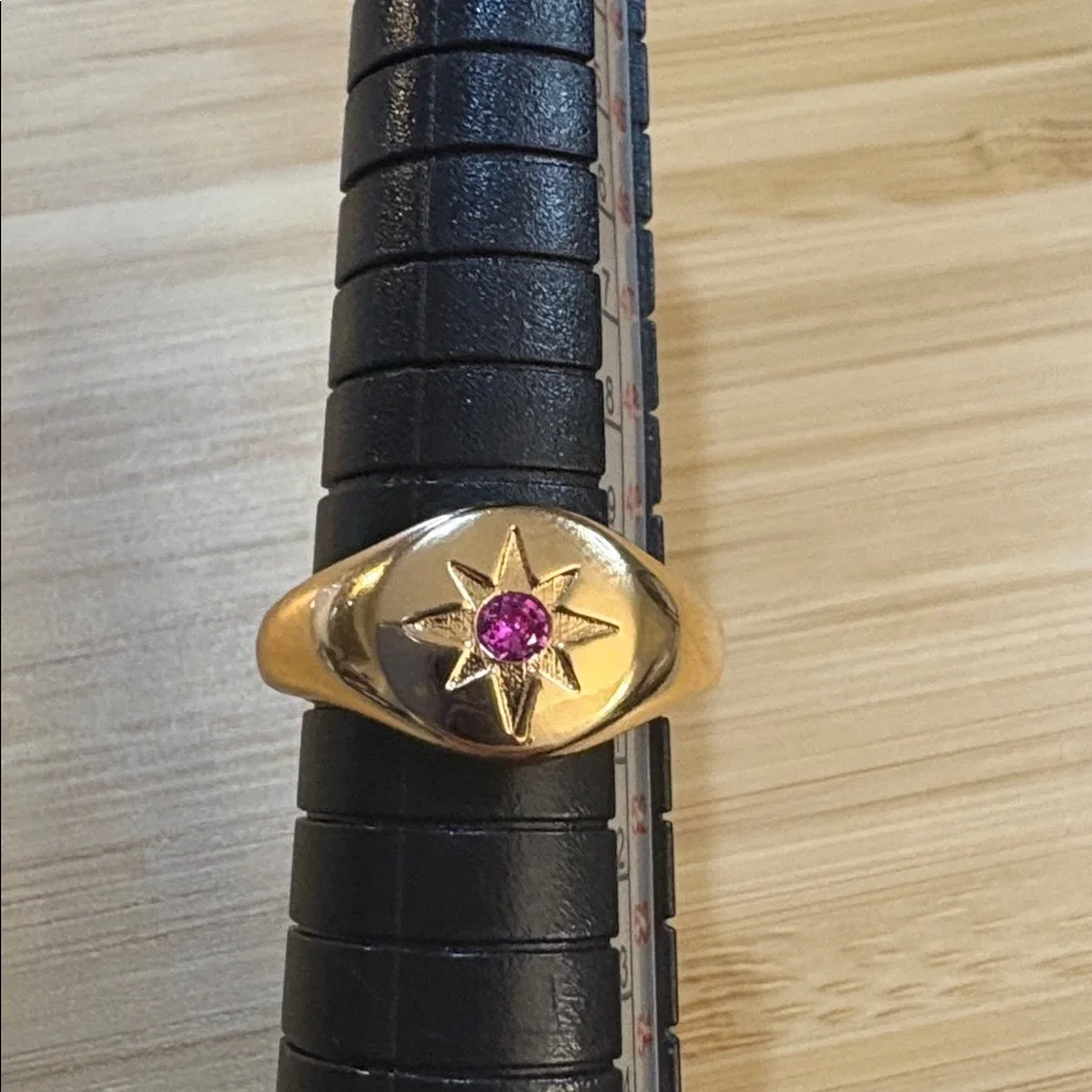 New‎ 18k Gold plated  Ring size 5.5